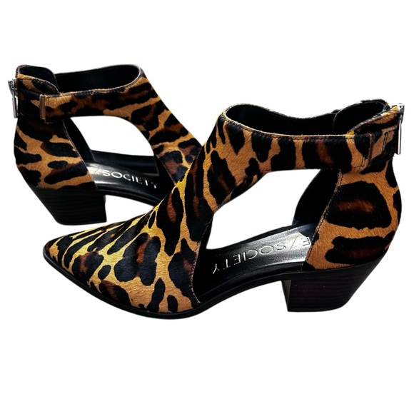 Sole Society So Lynette Leopard Bootie 8 Calf Hair Mob Wife Cut Out Stacked Heel - Picture 2 of 12